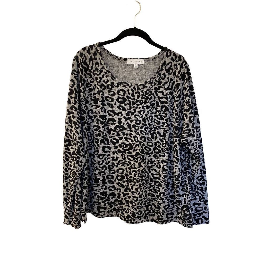 Emily daniels woman’s animal cheetah print sweater size xl